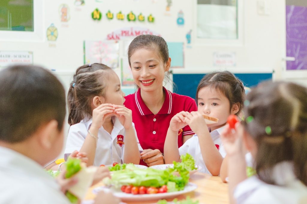 Chế độ dinh dưỡng hợp lí để trẻ phát triển ở tuổi đi học