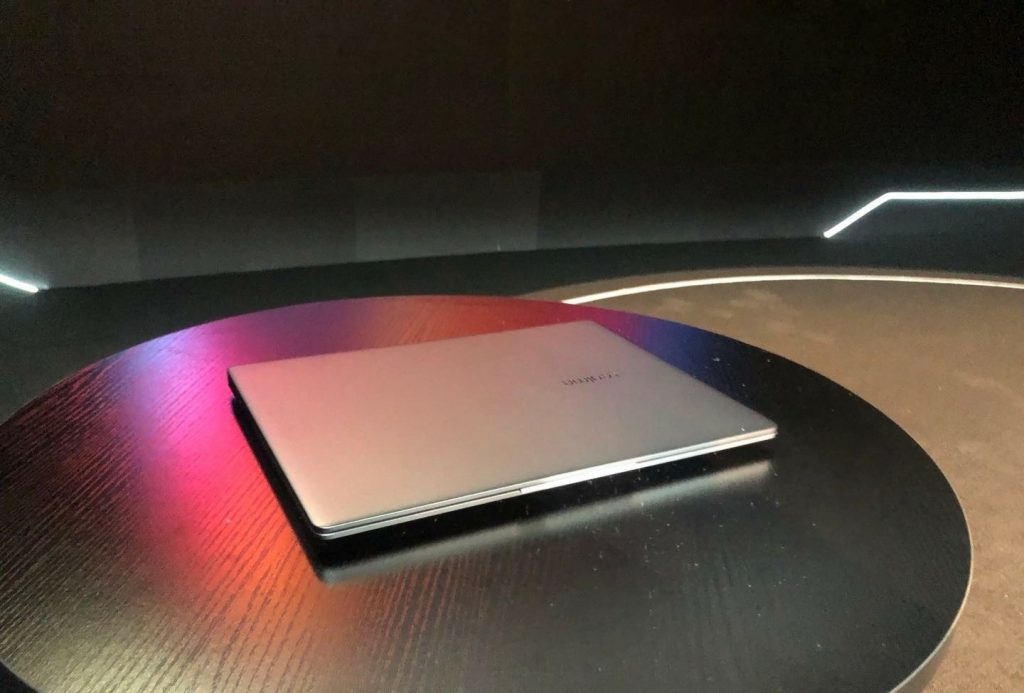 Laptop Realme Book với thiết kế giống hệt MacBook Pro