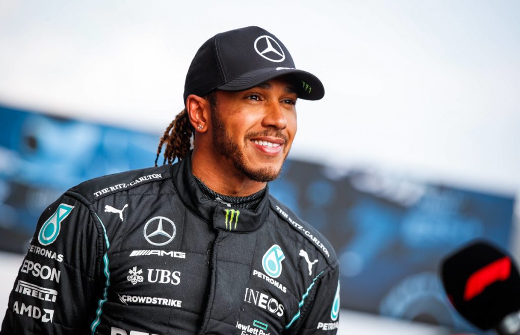 tay đua Hamilton xác nhận gắn bó với Mercedes thêm một mùa giải F1